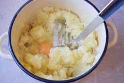 название картинки Картофельное пюре с яйцом и молоком