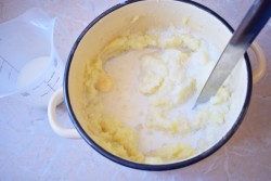 название картинки Картофельное пюре с яйцом и молоком