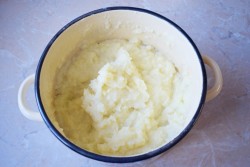 название картинки Картофельное пюре с яйцом и молоком