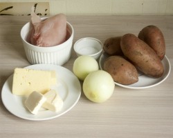 Картофельные гнезда с курицей в духовке - шаг 1