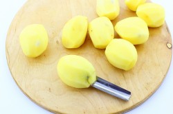 Картофельные грибочки во фритюре