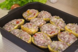 название картинки Картофельные лодочки в духовке с начинкой фаршем