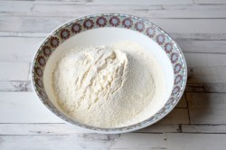 Оладьи из картофельного пюре на сметане - шаг 5 Оладьи из картофельного пюре на сметане - шаг 5