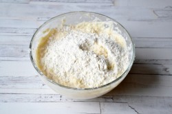 Оладьи из картофельного пюре на сметане - шаг 6 Оладьи из картофельного пюре на сметане - шаг 6