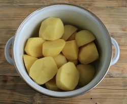 Картофельные пирожки жареные на сковороде