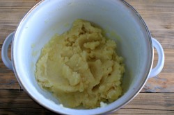 Картофельные пирожки жареные на сковороде