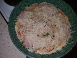 Картофельный омлет с вареной колбасой