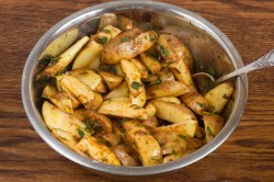 Картошка айдахо в духовке - шаг 4