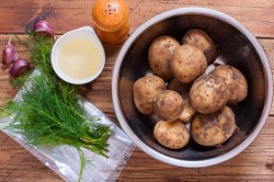 название картинки Картошка целиком в рукаве в духовке