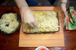 название картинки Картошка по французски с фаршем помидорами грибами