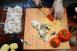 название картинки Картошка по французски с фаршем помидорами грибами