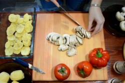 название картинки Картошка по французски с фаршем помидорами грибами