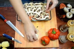 название картинки Картошка по французски с фаршем помидорами грибами