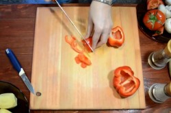 название картинки Картошка по французски с фаршем помидорами грибами