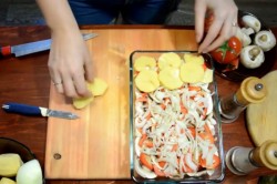 название картинки Картошка по французски с фаршем помидорами грибами