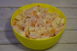 Картошка с фаршем в горшочках