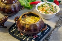 Картошка с фаршем в горшочках