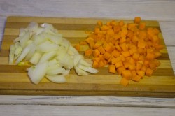 Картошка с фаршем в горшочках