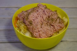 Картошка с фаршем в горшочках