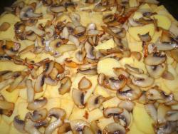 Картошка с ананасами в духовке с грибами и курицей