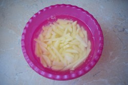 название картинки Картошка с грибами на сковороде со сметаной