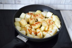 название картинки Картошка с кефиром на сковороде