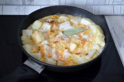 название картинки Картошка с кефиром на сковороде