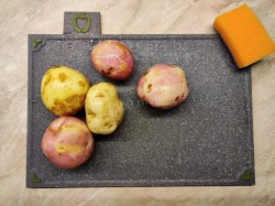 Картошка с колбасой и сыром в духовке