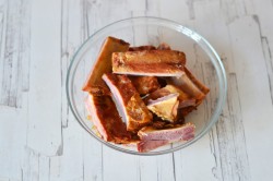 Картошка с копчеными ребрышками