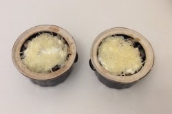 название картинки Картошка с мясом и грибами в горшочках в духовке