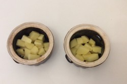 название картинки Картошка с мясом и грибами в горшочках в духовке