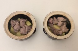 название картинки Картошка с мясом и грибами в горшочках в духовке