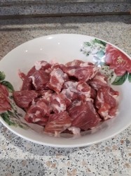 название картинки Картошка с мясом и чесночным соусом в рукаве