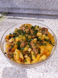 название картинки Картошка с мясом и чесночным соусом в рукаве