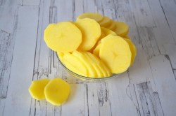 Картошка слоями с мясом в духовке запеченная - шаг 2 Картошка слоями с мясом в духовке запеченная - шаг 2