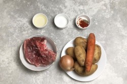 название картинки Картошка с мясом в рукаве в духовке