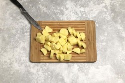 название картинки Картошка с мясом в рукаве в духовке