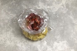 название картинки Картошка с мясом в рукаве в духовке