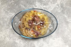 название картинки Картошка с мясом в рукаве в духовке