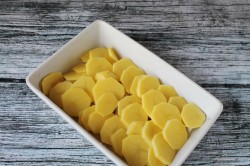 Картошка с мясом в сметане в духовке