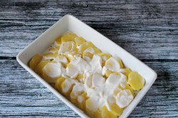 Картошка с мясом в сметане в духовке