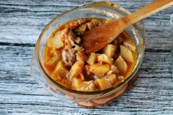 Тушеная картошка с мясом в сметане