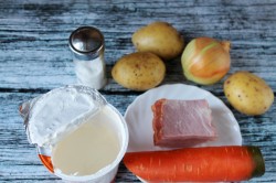 Тушеная картошка с мясом в сметане