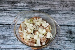 Тушеная картошка с мясом в сметане