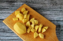 Тушеная картошка с мясом в сметане