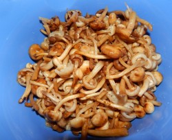 Картошка с опятами жареная