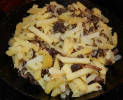 Картошка с опятами жареная