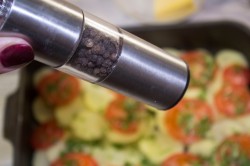 название картинки Картошка с помидорами и сыром в духовке