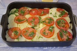 название картинки Картошка с помидорами и сыром в духовке