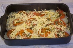 название картинки Картошка с помидорами и сыром в духовке